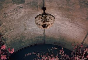 Photo Art Deco Floral Ceiling Lamp