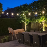 Sfeervolle buitenverlichting voor het terras met lichtsnoer